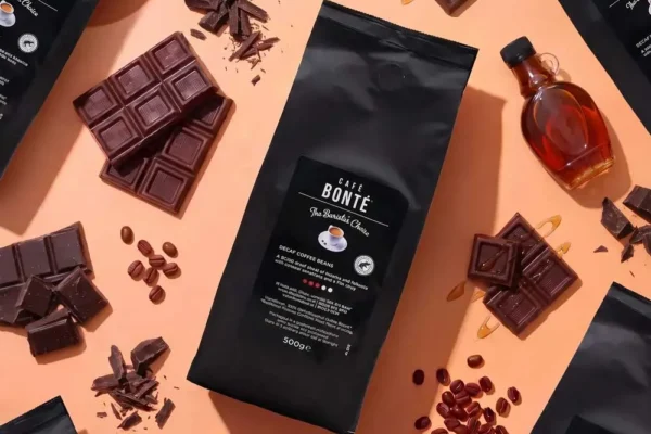 Café Bonté decaf coffee beans bag with flavour notes of dark chocolate and maple syrup