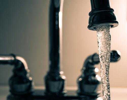 water-flowing-from-tap water machines