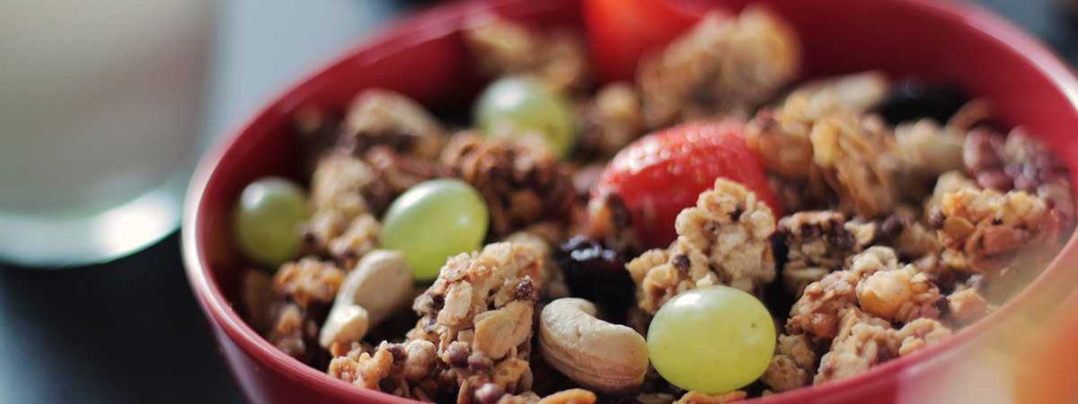 7 Healthy Snack Ideas for the Office Breakroom