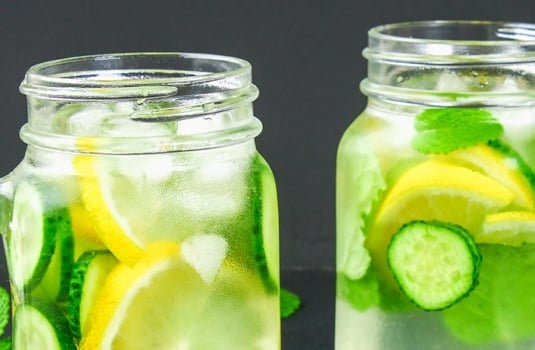 How Flavoured Water is Rising in Popularity as a Healthy Alternative to Fizzy Drinks