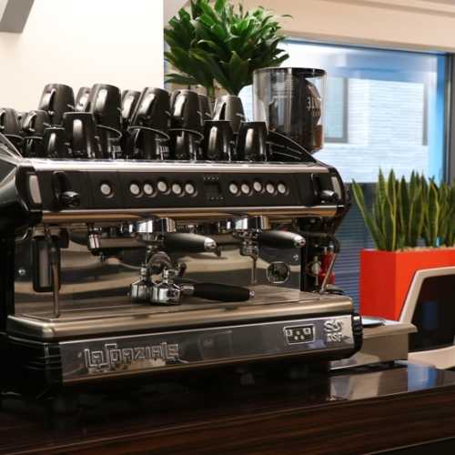 Liquidline-showroom-with-traditional-espresso-machine Liquidline showroom with traditional espresso machine