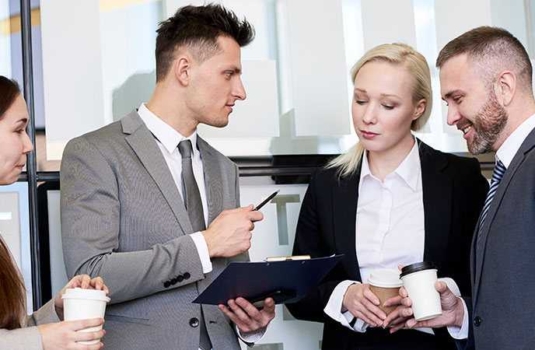 5 Ways To Attract and Retain Customers