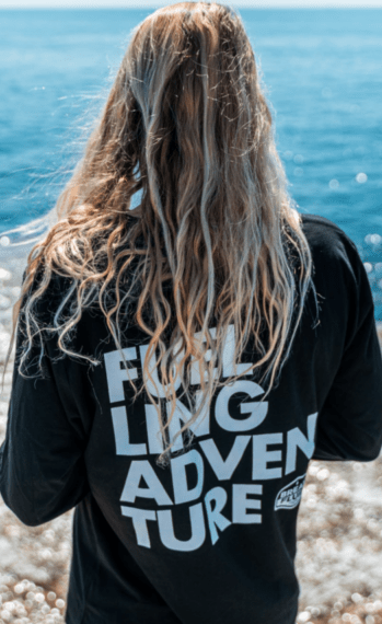 Breakfluid-girl-surfer